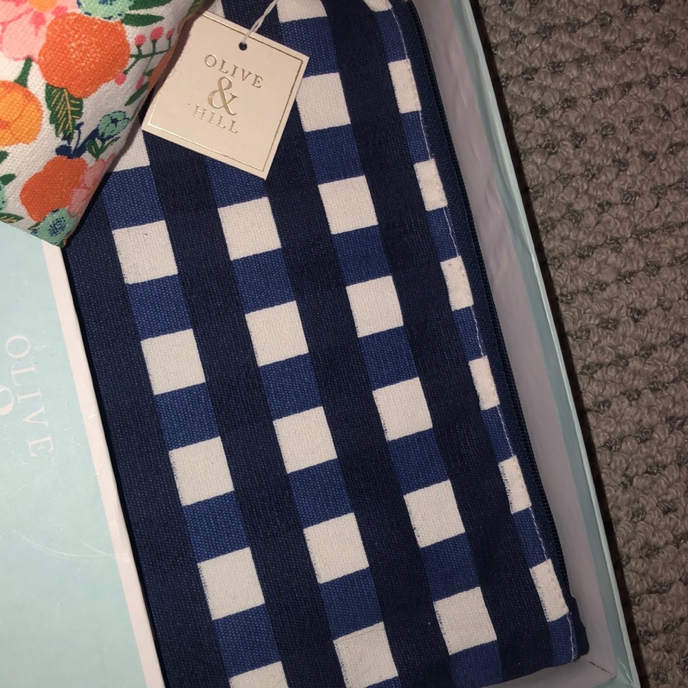 Pouches - Picture 4 of 5